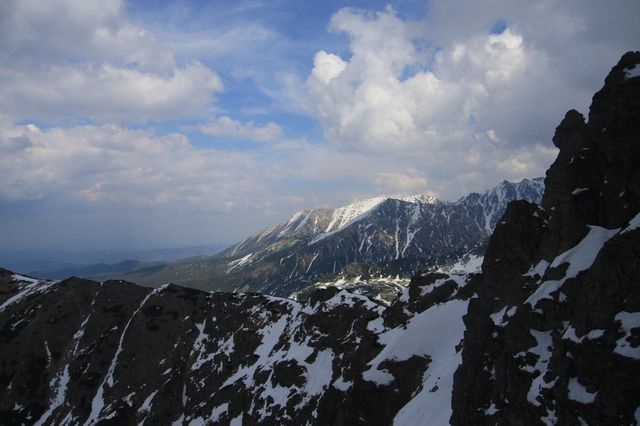 Widok z wagonika kolejki na Kasprowy Wierch