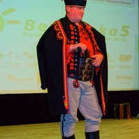 Mariusz Kąkol prezentuje strój zbójnicki